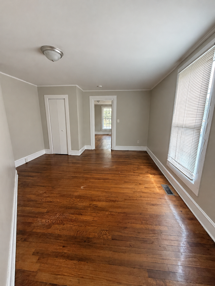 912 N Main St - Photo 5 of 18