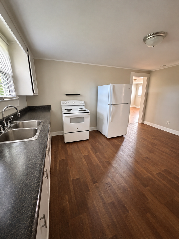 912 N Main St - Photo 6 of 18