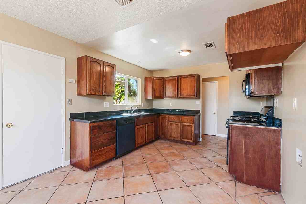3838 Governor Dr - Photo 7 of 33