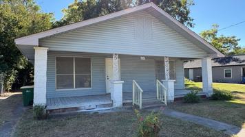 featured image of 400 E 12th St