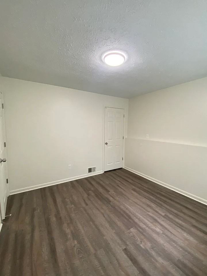 Hubbard Drive Garden Apartments - Photo 5 of 11