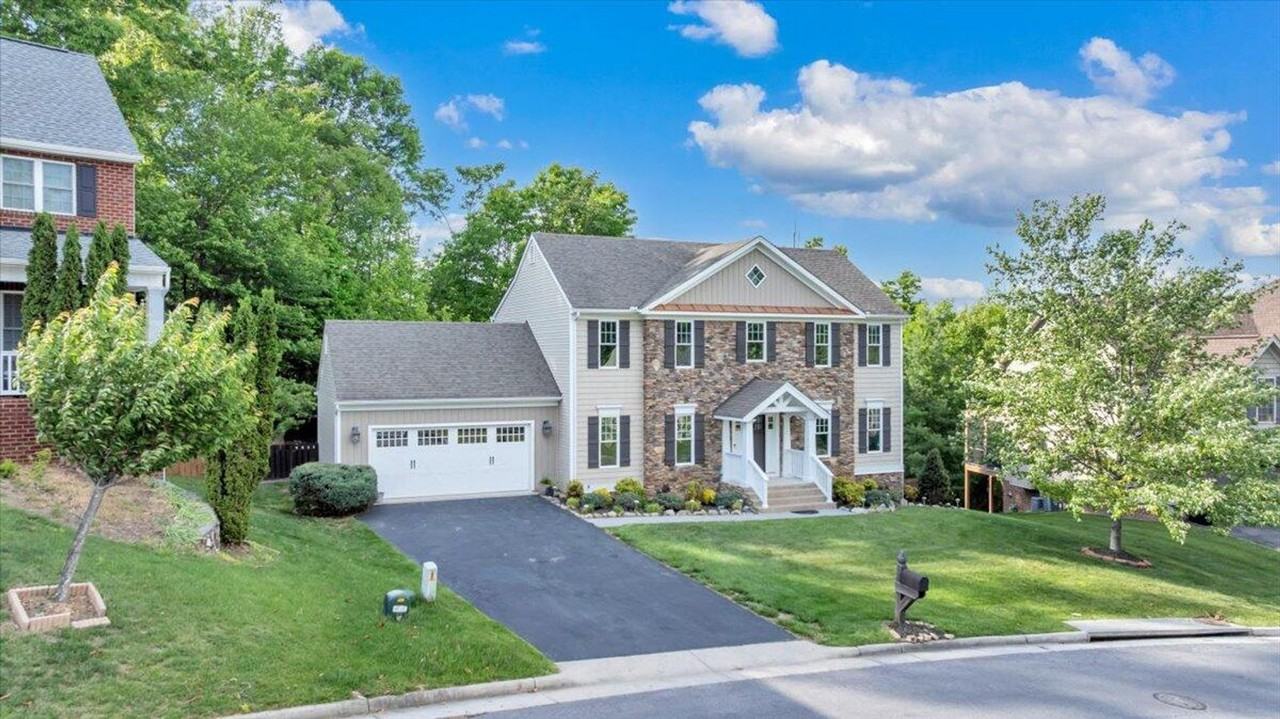 5882 Monet Dr - Photo 2 of 42