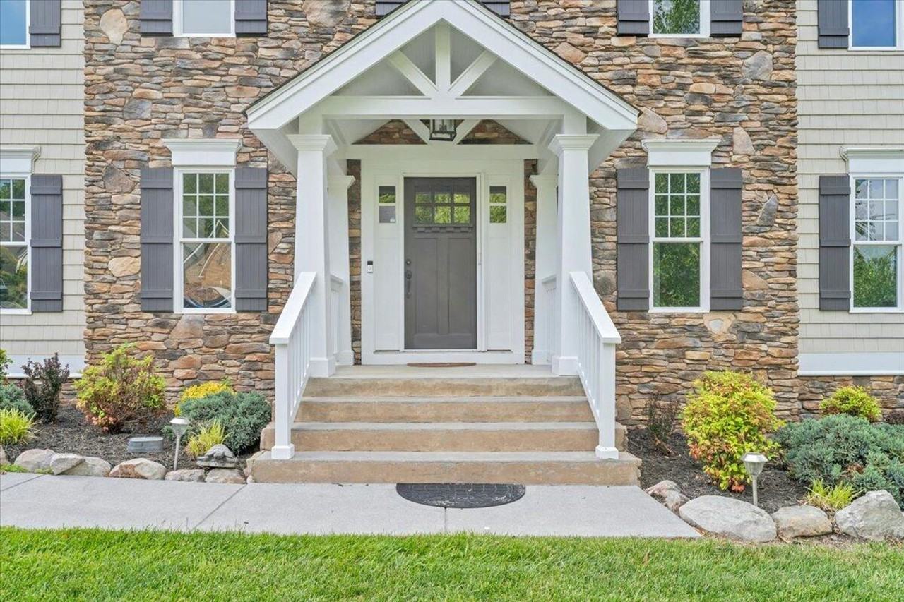 5882 Monet Dr - Photo 3 of 42