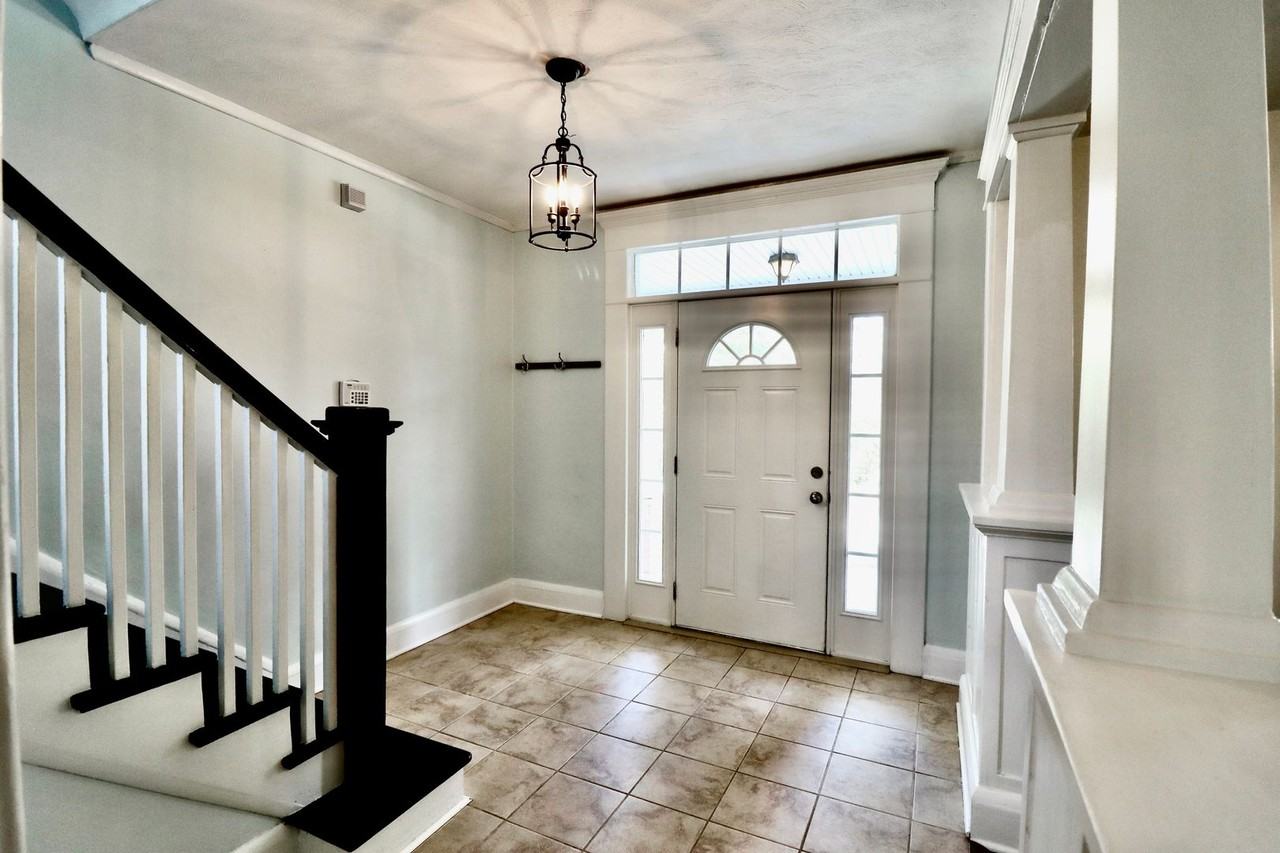 1737 Fontainebleau Cres - Photo 6 of 37