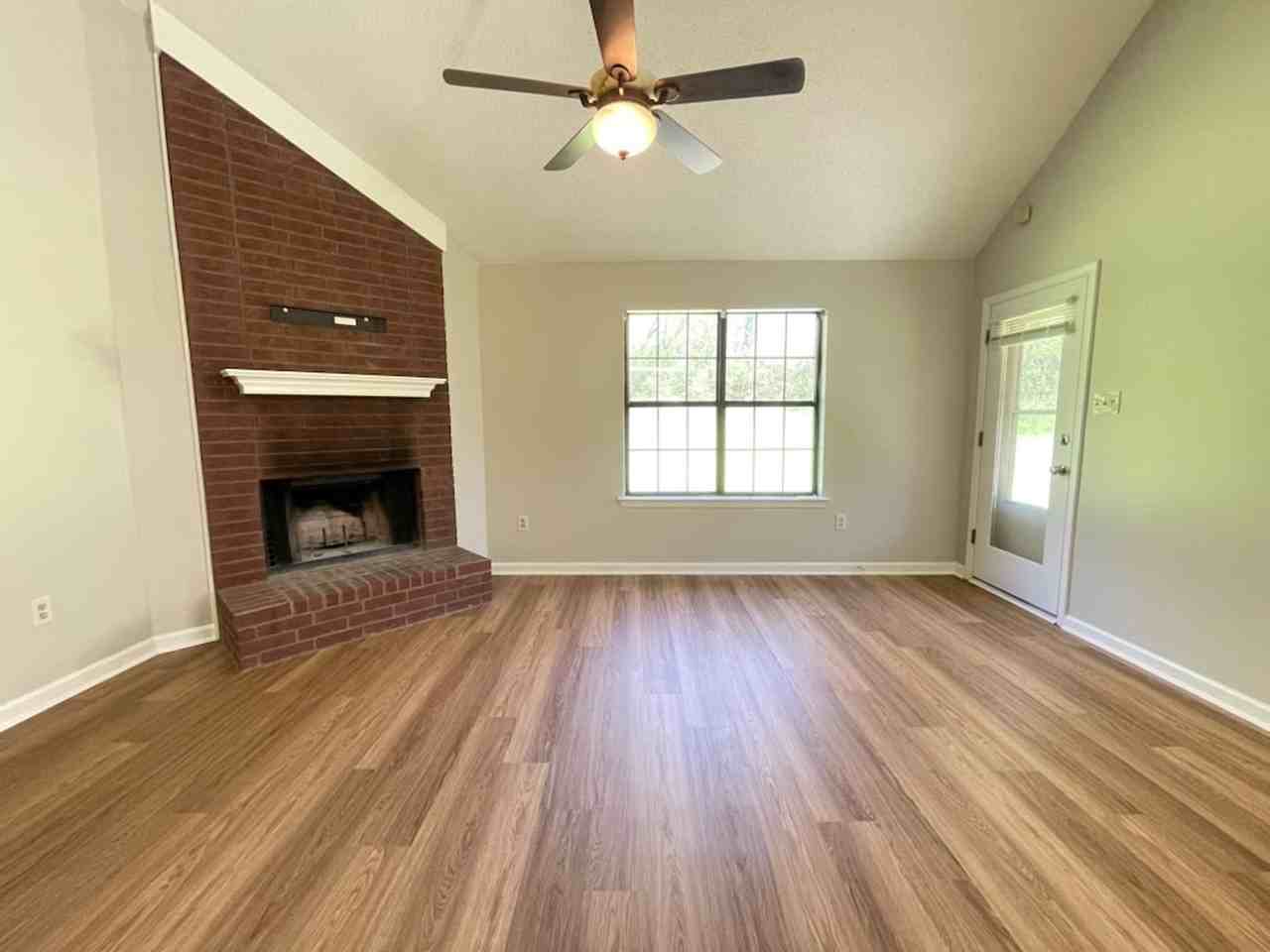 6866 Valerie 6866 - Photo 2 of 11