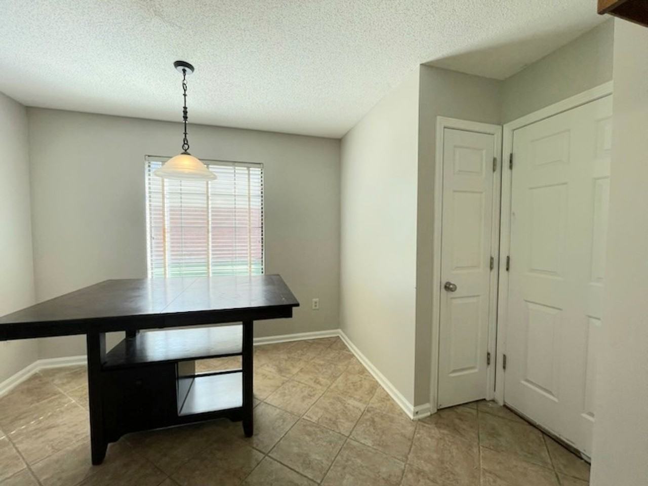 6866 Valerie 6866 - Photo 3 of 11
