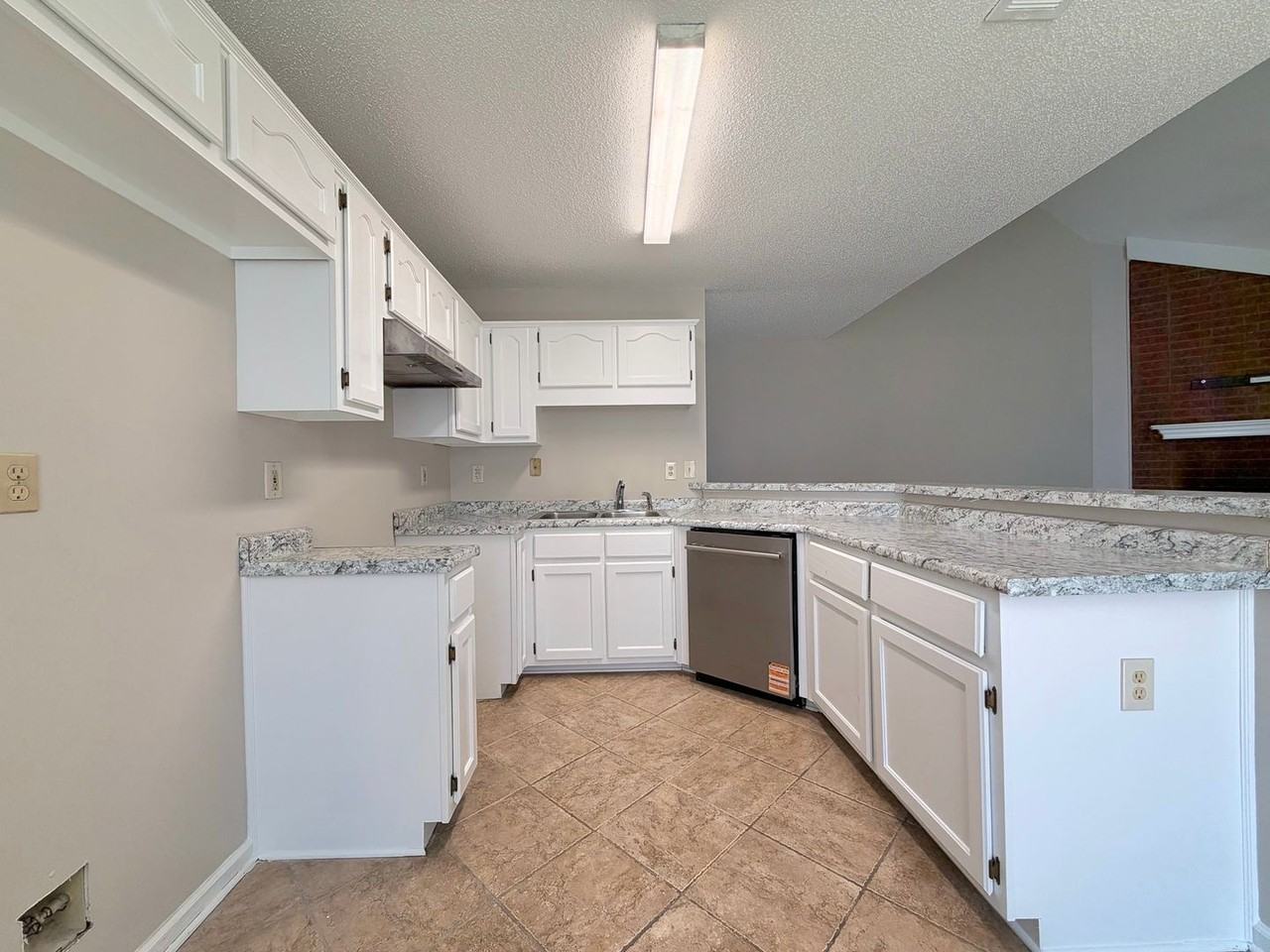 6866 Valerie 6866 - Photo 4 of 11