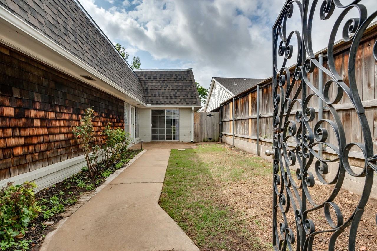 2516 Nw 62nd St - Photo 3 of 45