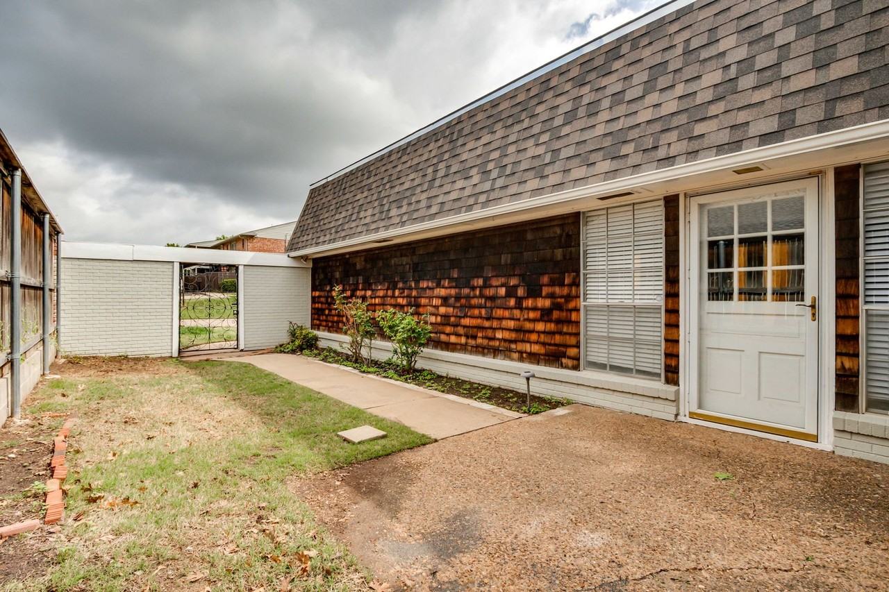 2516 Nw 62nd St - Photo 4 of 45