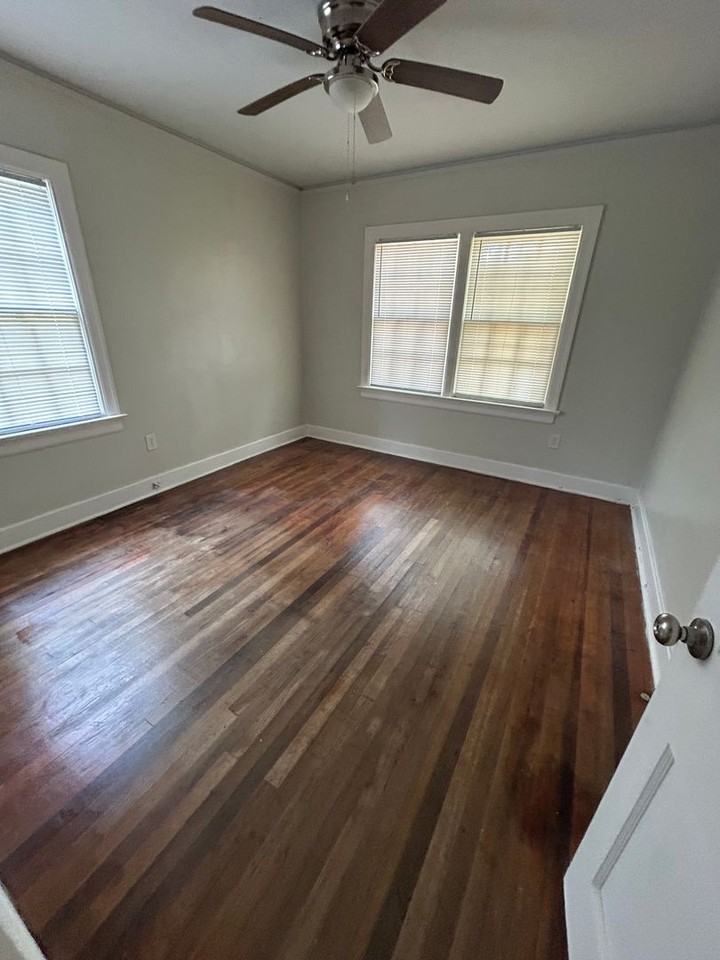918 Rosedale Ave #B - Photo 2 of 8