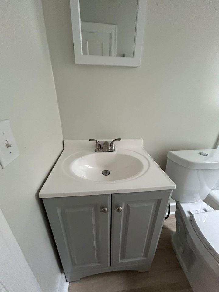 918 Rosedale Ave #B - Photo 3 of 8