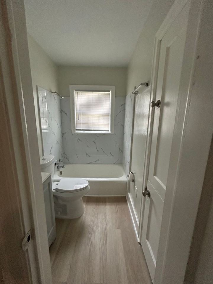 918 Rosedale Ave #B - Photo 4 of 8