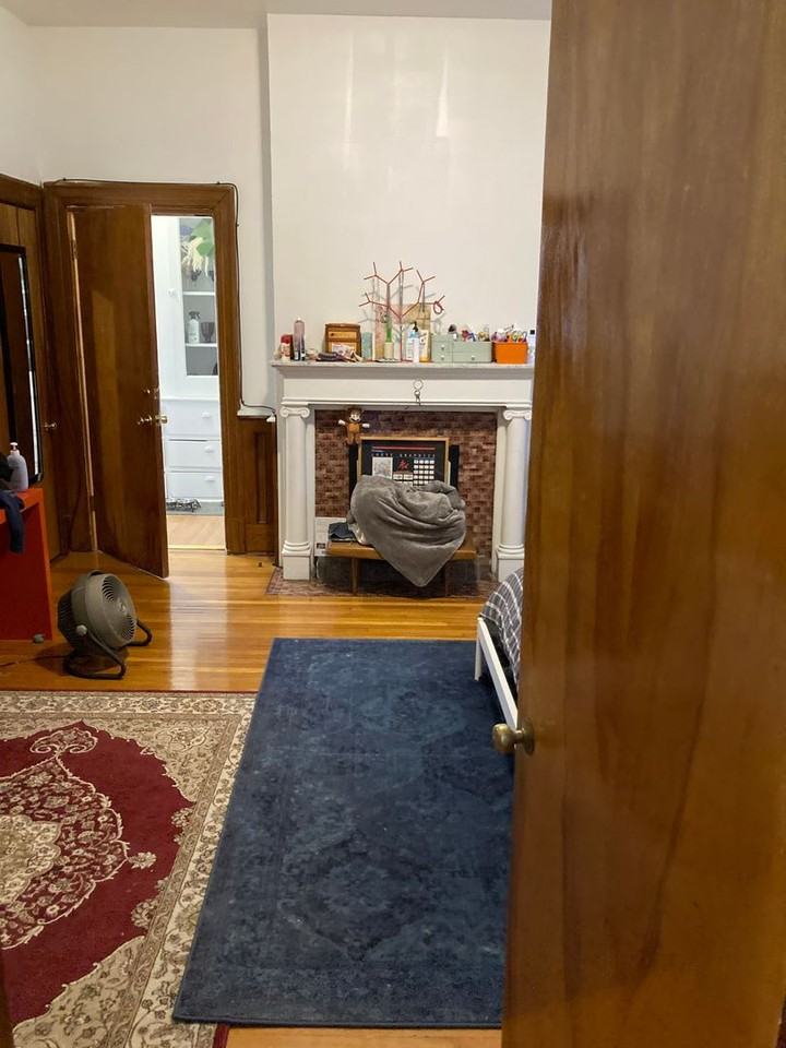 435 Graham - Photo 4 of 50