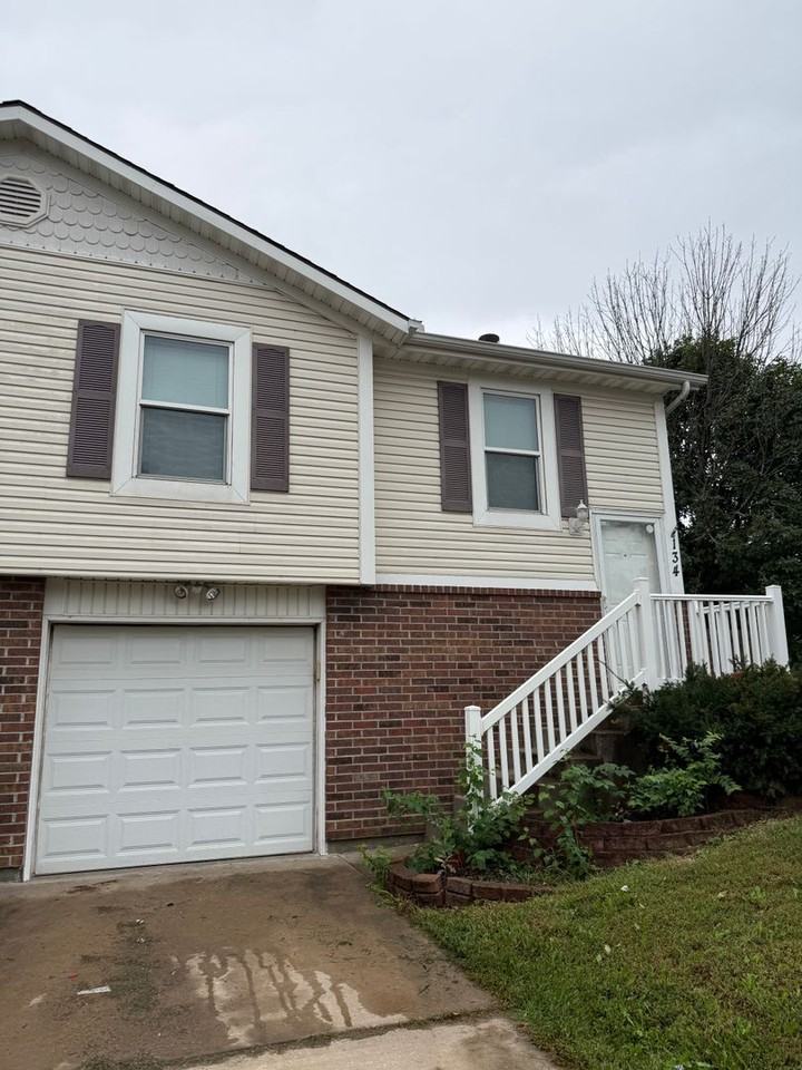 134 N Saxony Dr - Photo 2 of 23