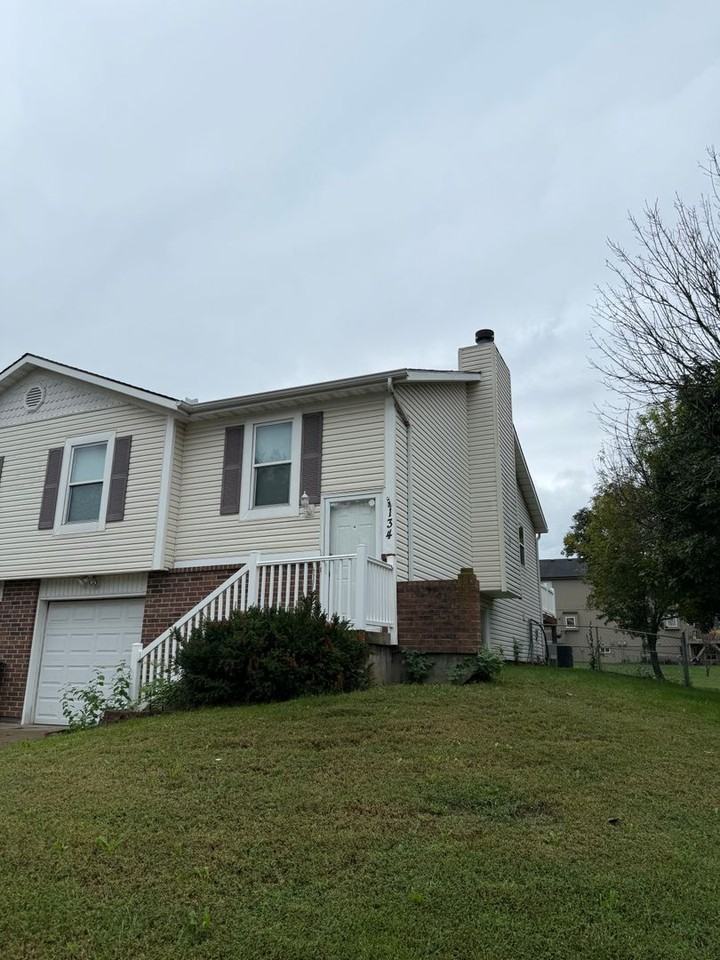 134 N Saxony Dr - Photo 3 of 23