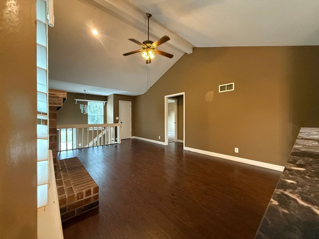 134 N Saxony Dr - Photo 4 of 23