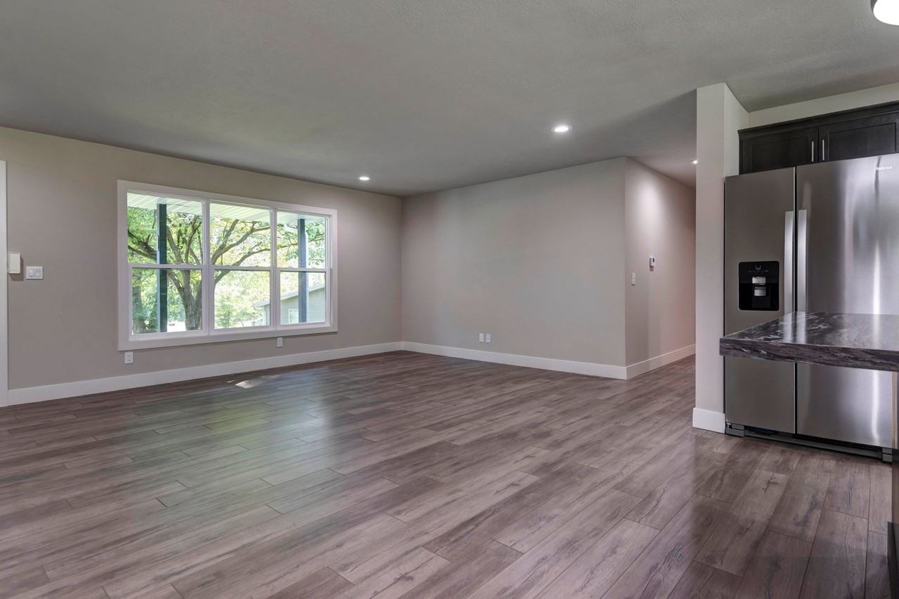 2634 E Sequiota St - Photo 2 of 17