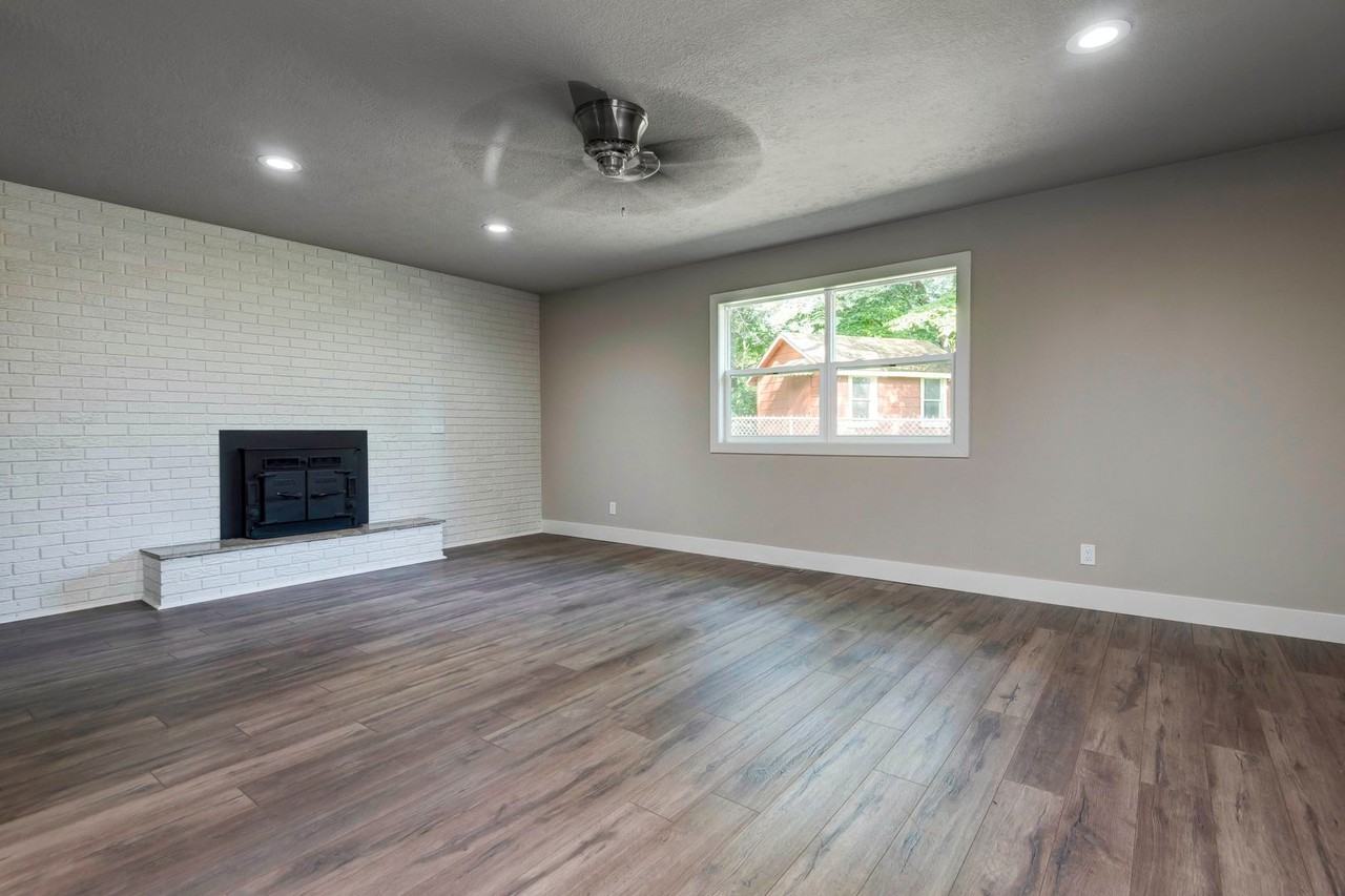 2634 E Sequiota St - Photo 7 of 17