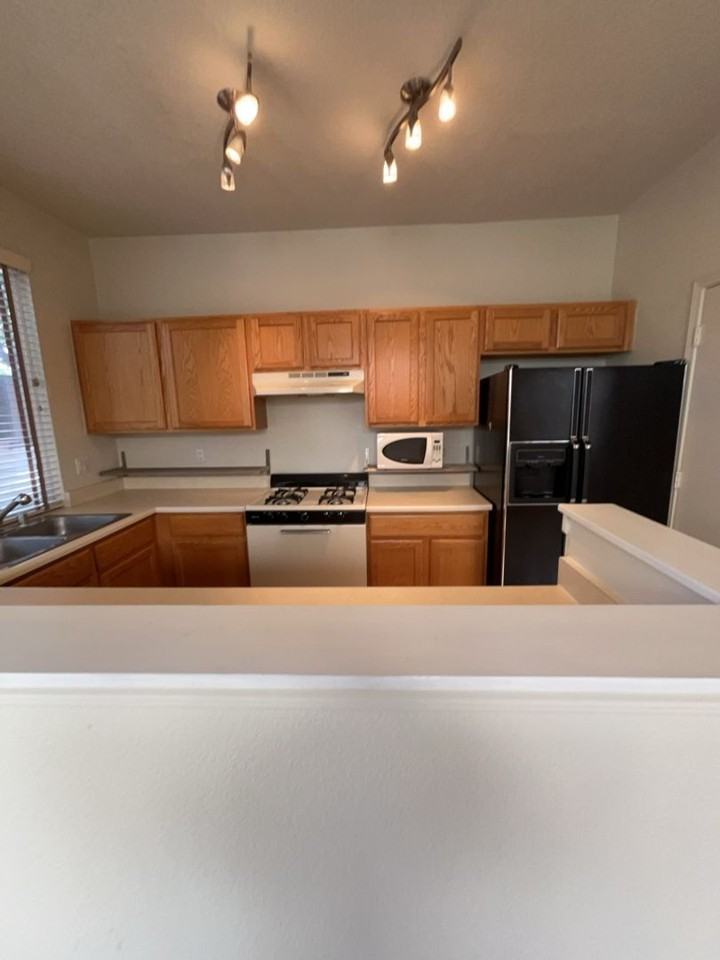 7817 Louisiana Blvd Ne #202 - Photo 4 of 11