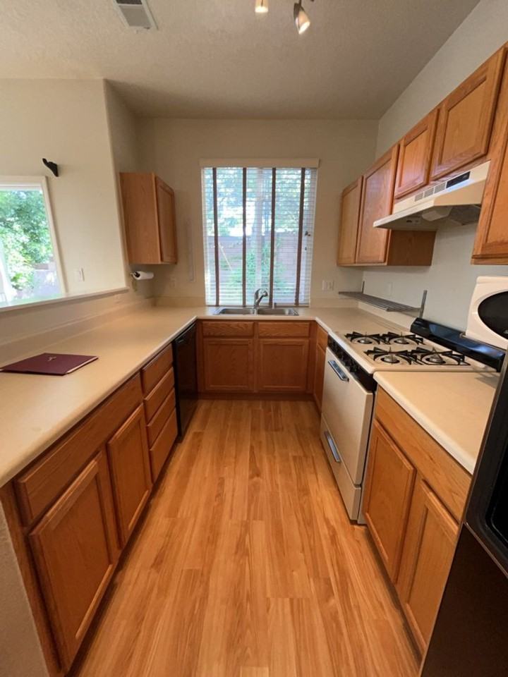 7817 Louisiana Blvd Ne #202 - Photo 5 of 11