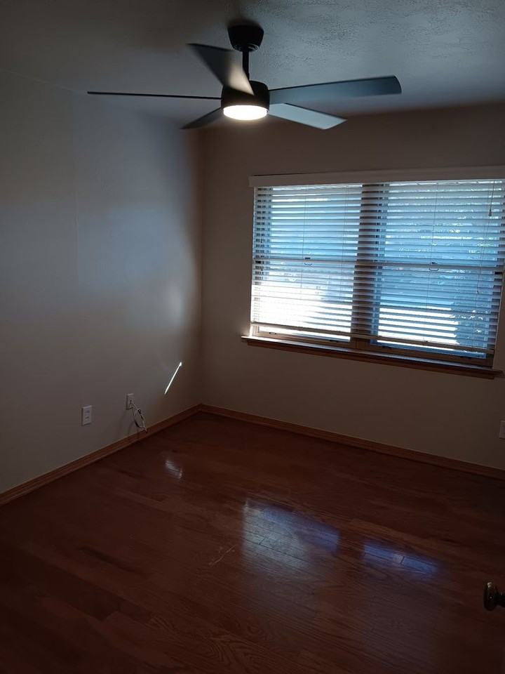 1107 Sw 42nd St - Photo 5 of 10