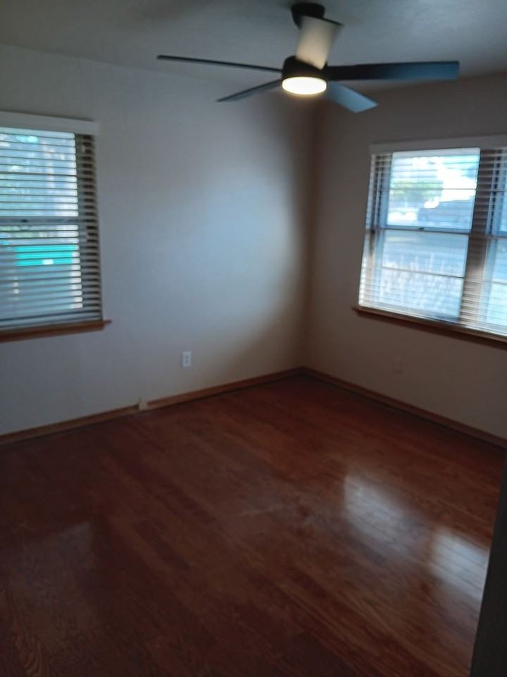 1107 Sw 42nd St - Photo 6 of 10