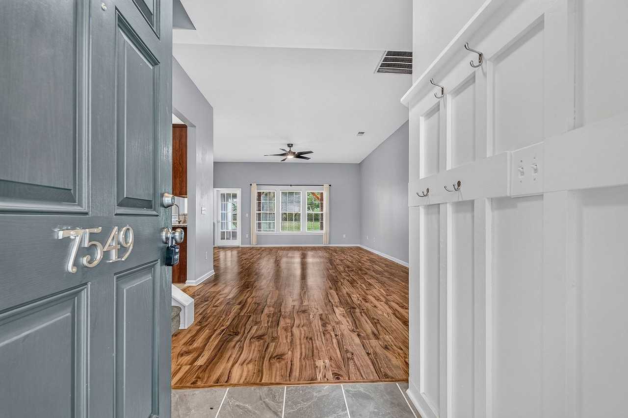 7549 Hawks Cir - Photo 6 of 43