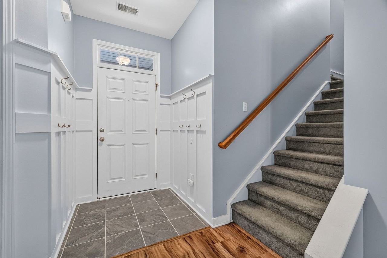 7549 Hawks Cir - Photo 7 of 43