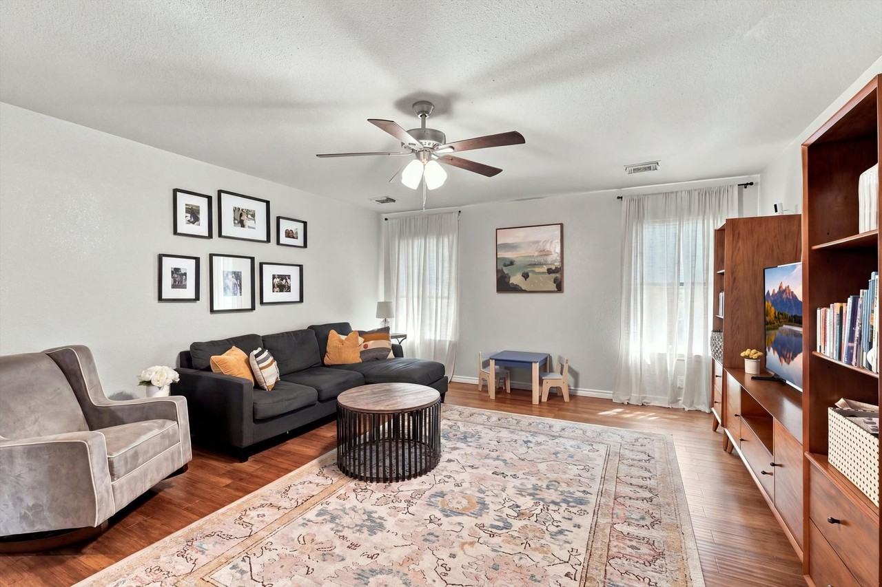 7318 Chenal Pt - Photo 5 of 28
