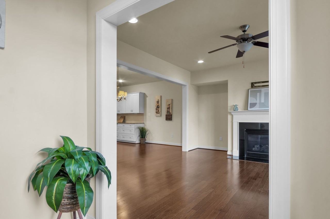 4211 Greenview - Photo 5 of 40