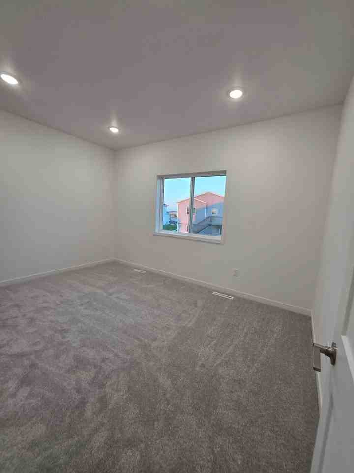 1513 Keystone Cir Ne - Photo 6 of 17