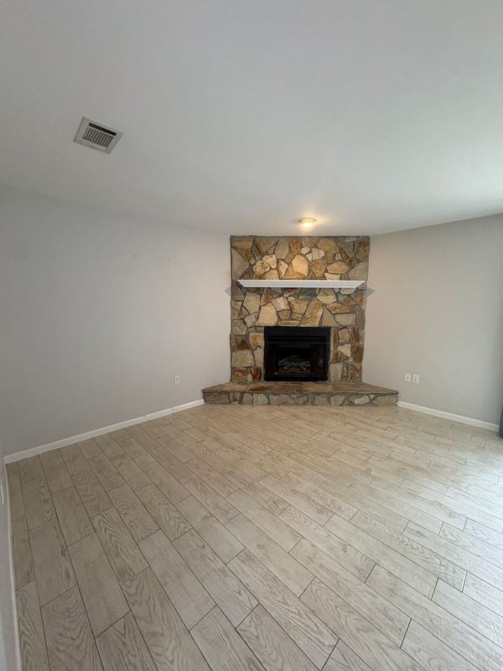1800 17th St - Photo 3 of 15
