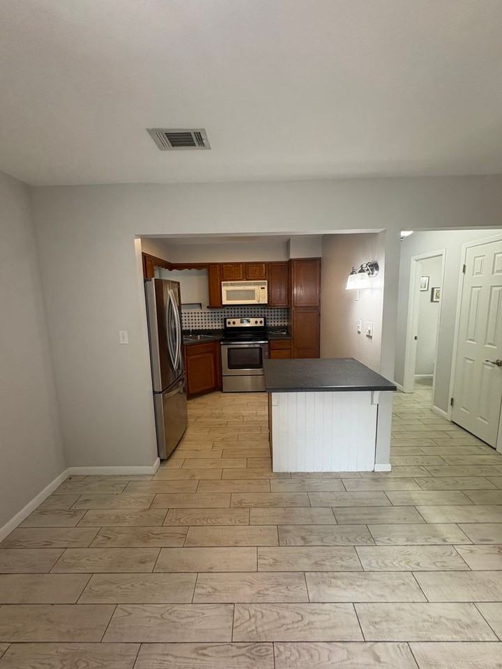 1800 17th St - Photo 4 of 15