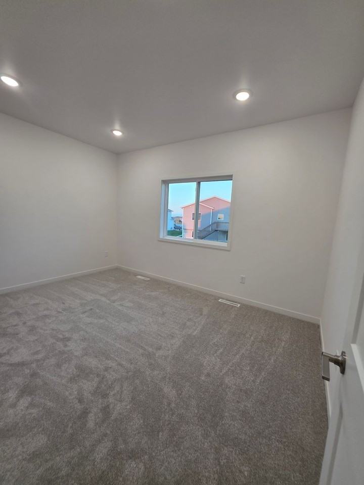 1509 Keystone Cir Ne - Photo 6 of 17
