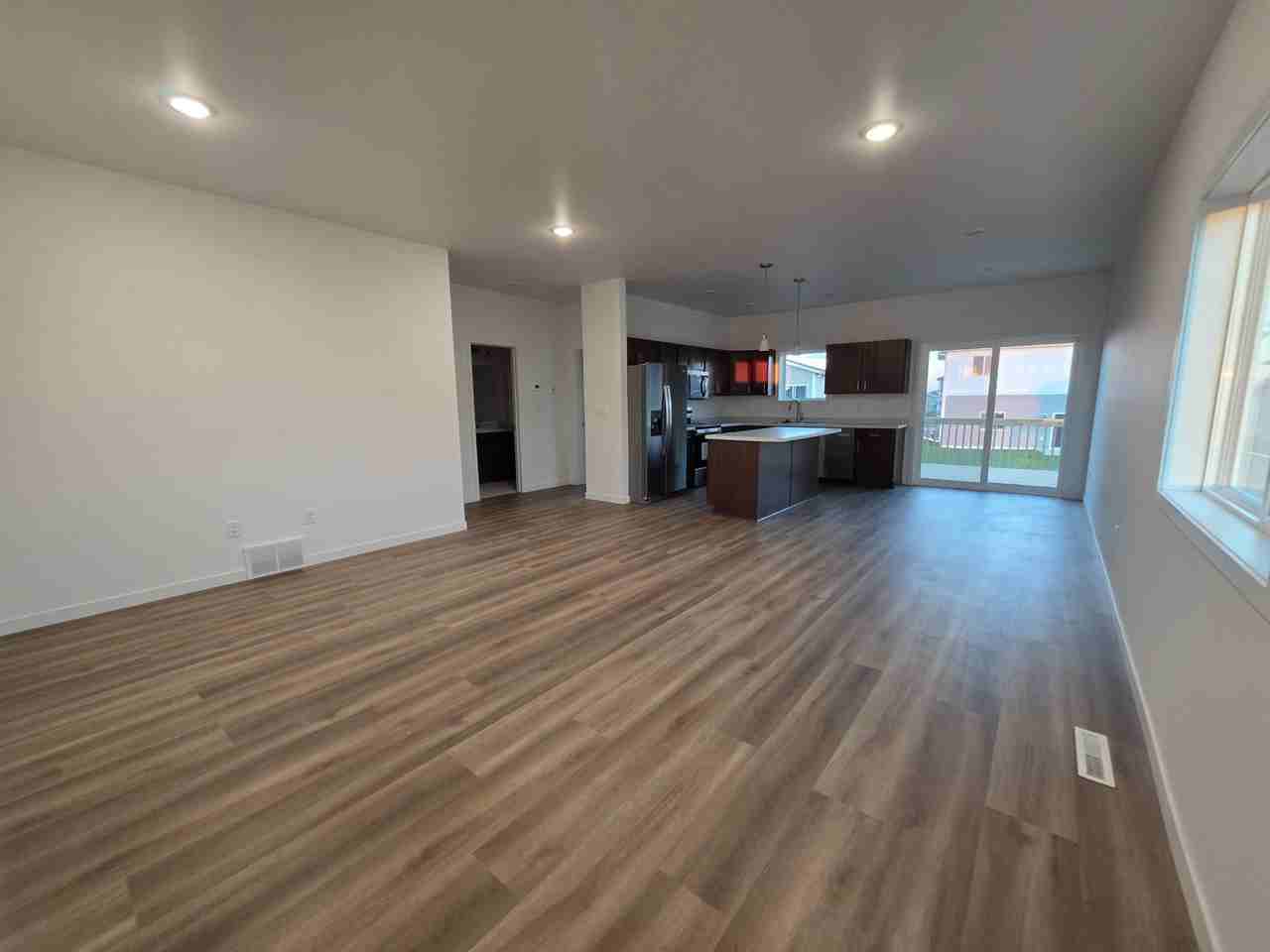 1507 Keystone Cir Ne - Photo 3 of 17