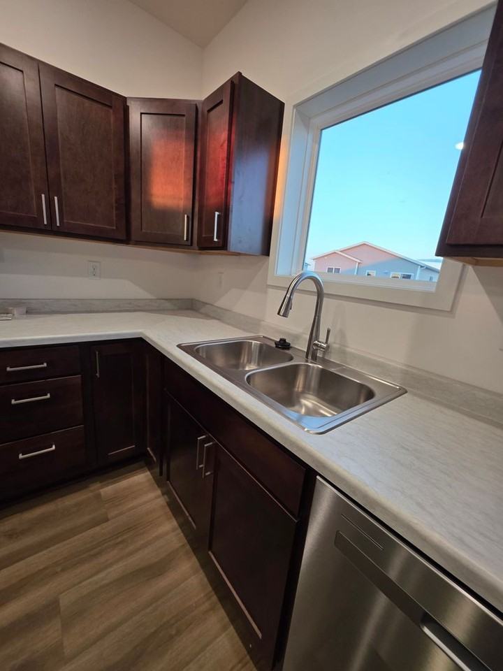 1507 Keystone Cir Ne - Photo 4 of 17