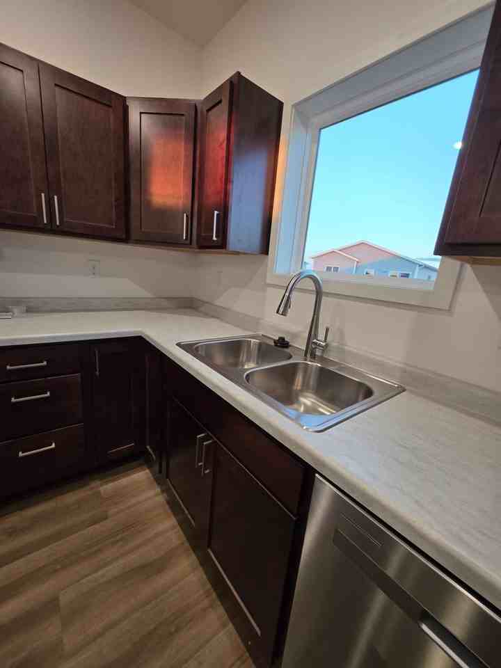 1503 Keystone Cir Ne - Photo 4 of 17