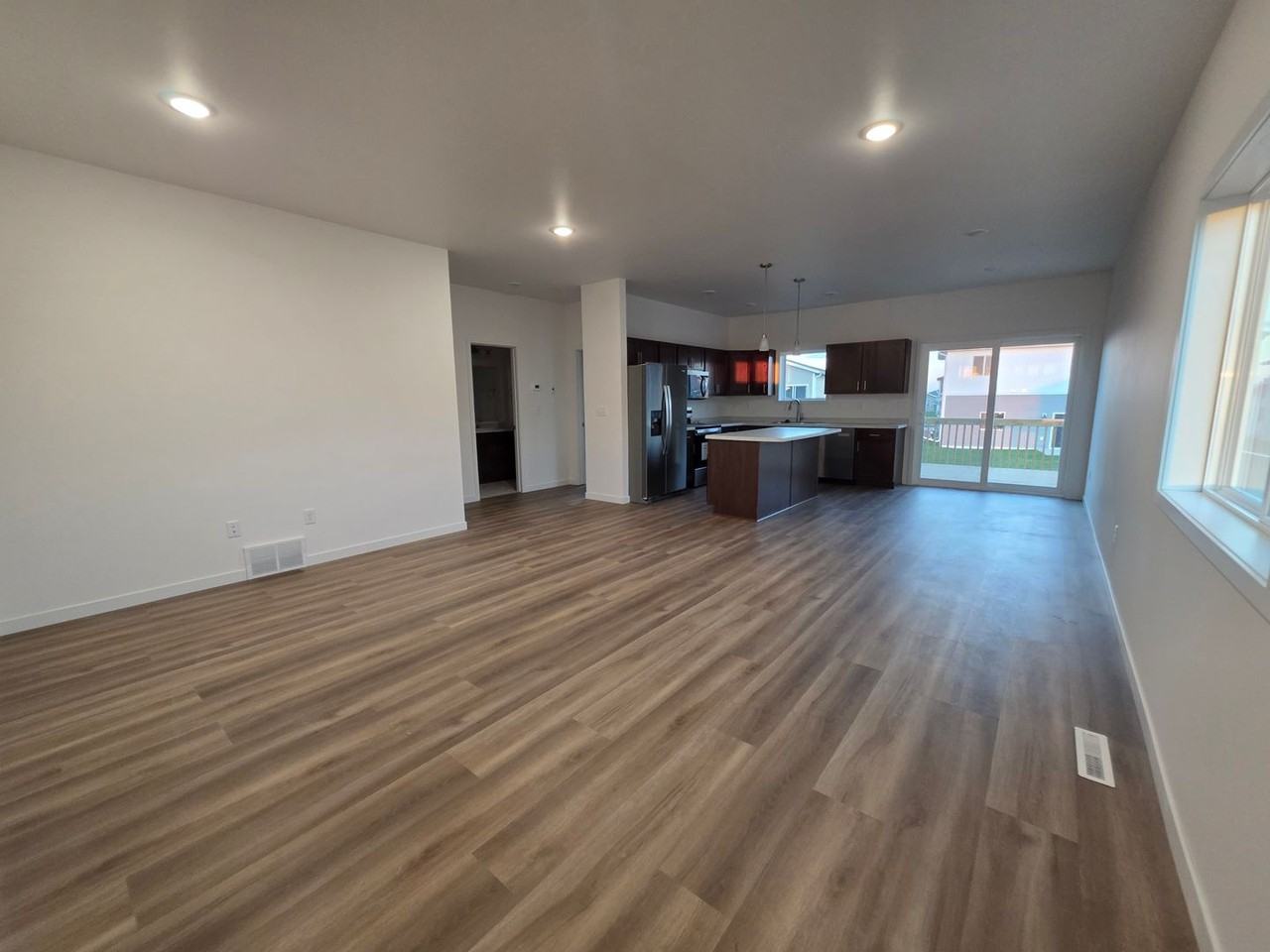 1501 Keystone Cir Ne - Photo 3 of 17