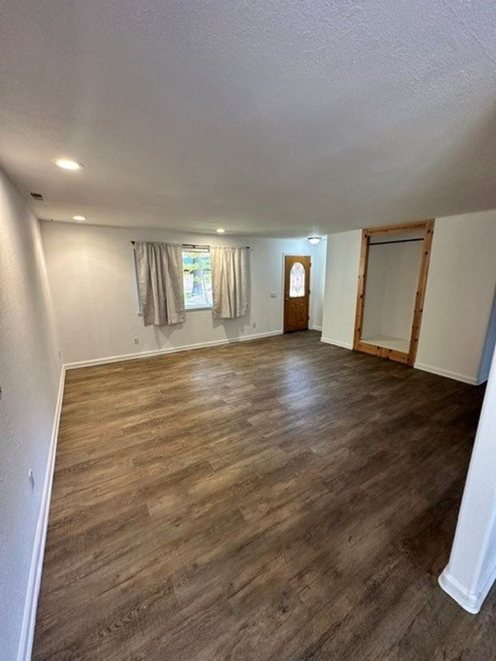 940 Patricia Ln - Photo 4 of 17