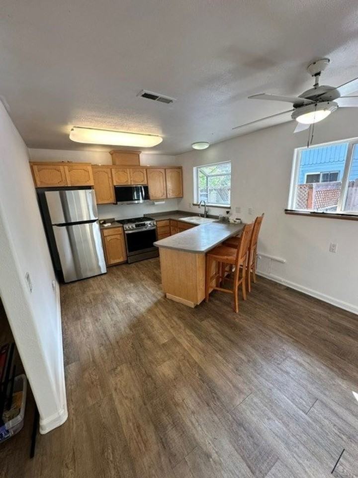 940 Patricia Ln - Photo 5 of 17