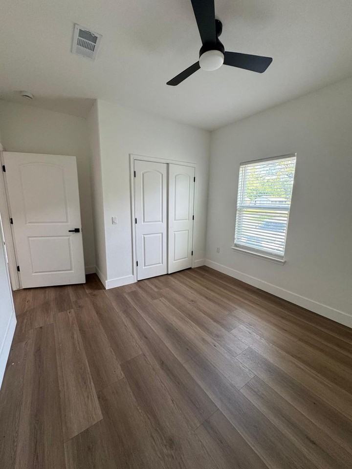 2495 Wilson St - Photo 2 of 7