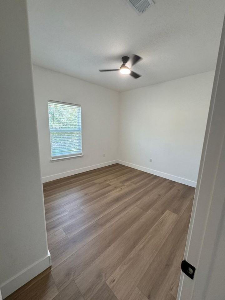 2495 Wilson St - Photo 3 of 7