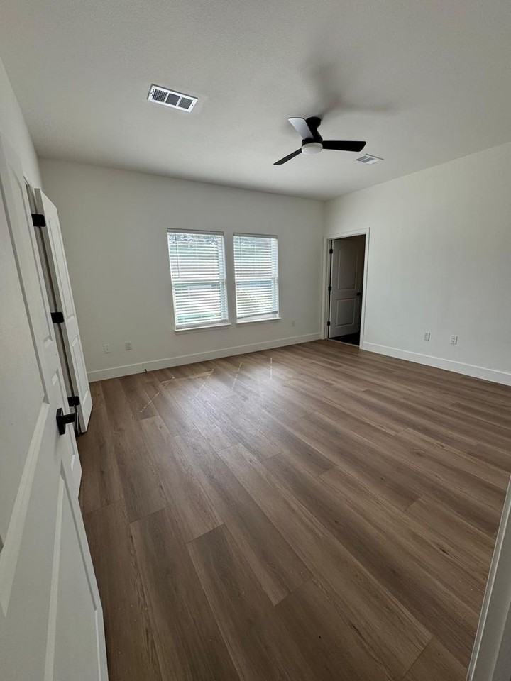 2495 Wilson St - Photo 5 of 7
