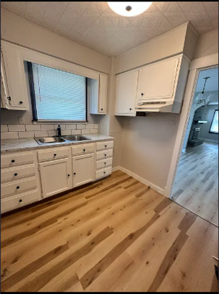 2732 Queensboro Ave - Photo 4 of 12