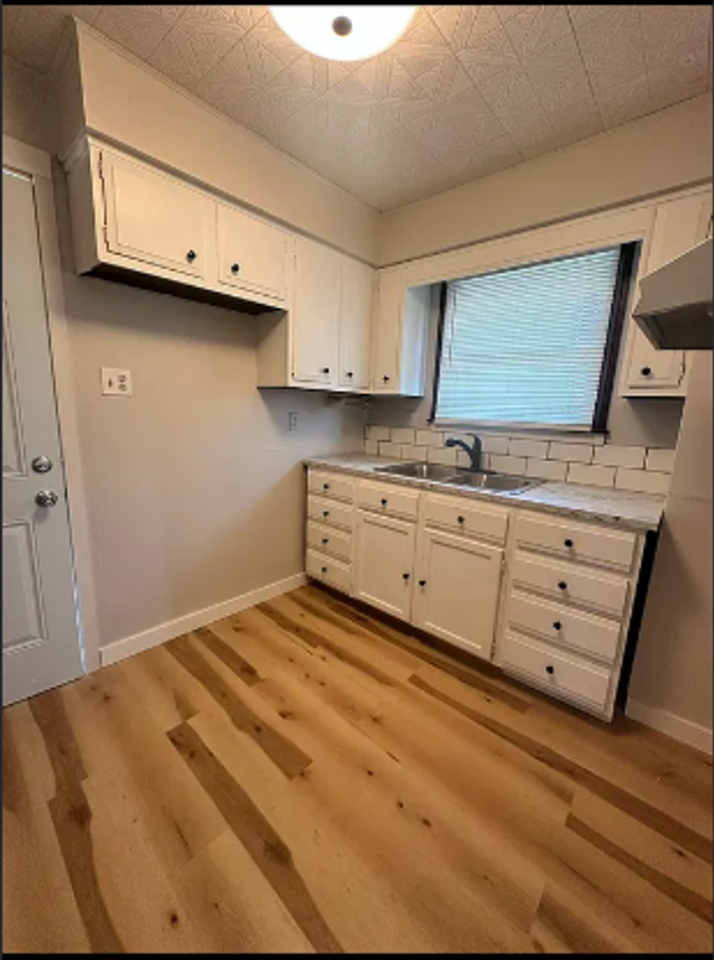 2732 Queensboro Ave - Photo 5 of 12