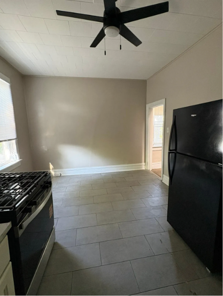 5208 Brown Way - Photo 4 of 16