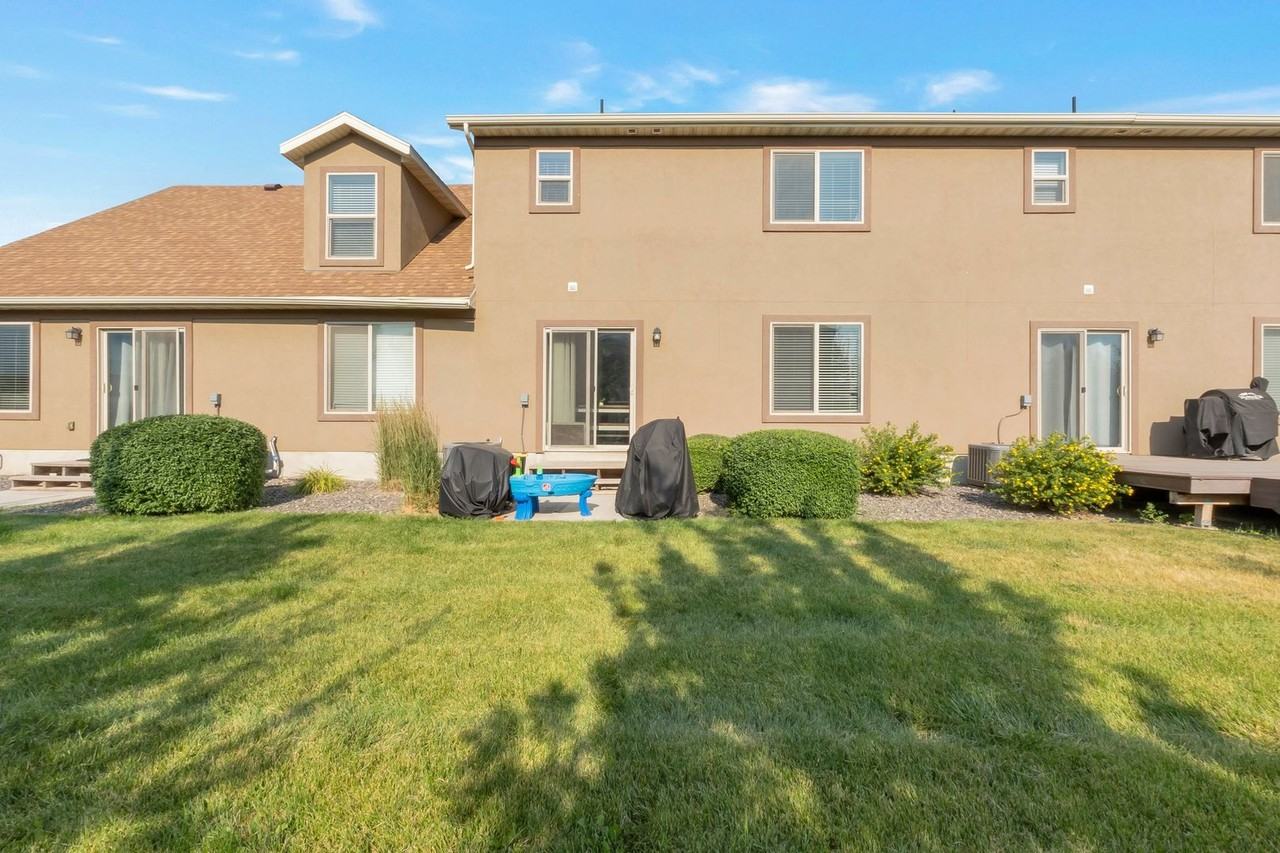 721 S 110 W - Photo 2 of 15