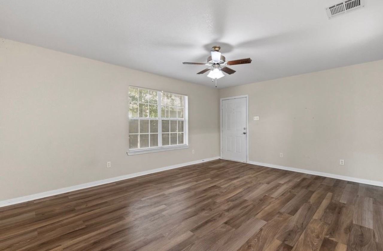 217 E Craven Ave - Photo 3 of 12