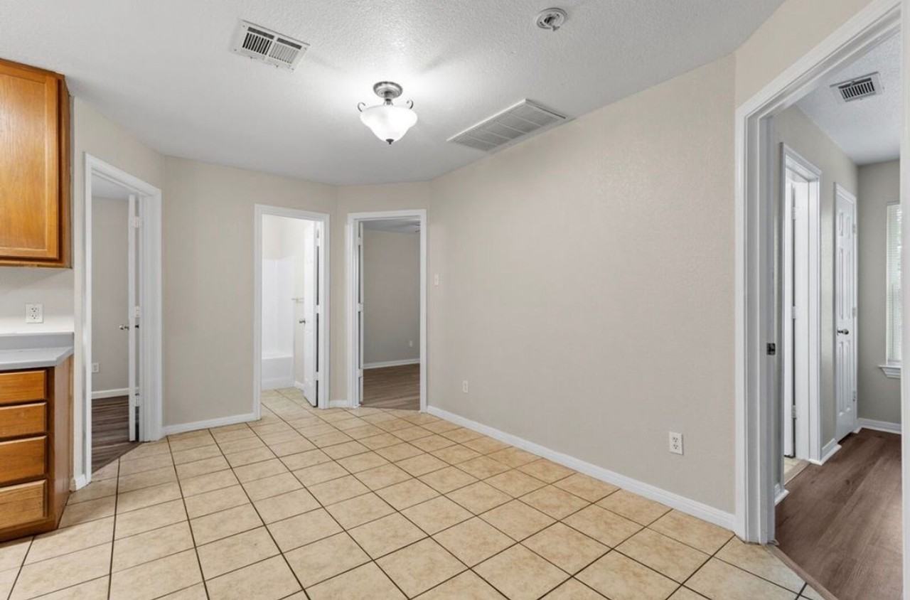 217 E Craven Ave - Photo 4 of 12
