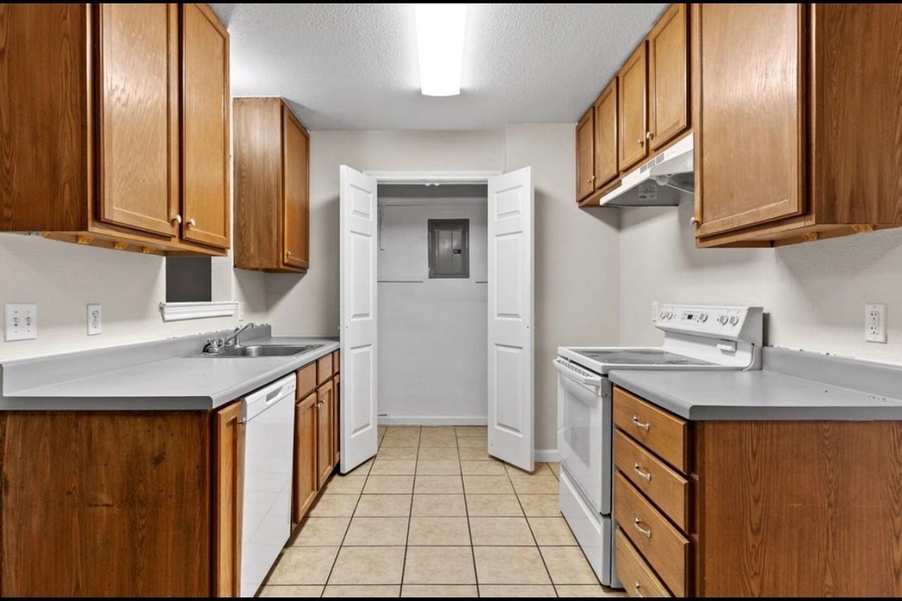 217 E Craven Ave - Photo 6 of 12